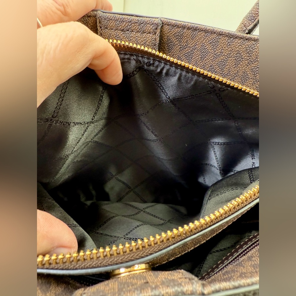 Michael Kors Jet Set Large East West Tote – Black/Brown‎ Signature - Picture 8 of 9